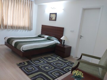 Bedroom in 4 BHK Apartment at DLF Park Place, Sector 54 – for Rent