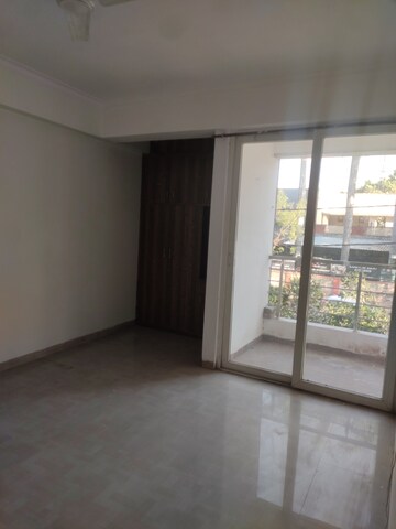 Room in 3.5 BHK Apartment at Mirai Residence, Niralanagar – for Rent