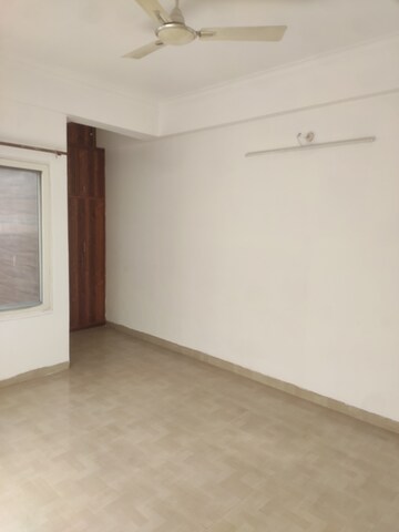 Room in 3.5 BHK Apartment at Mirai Residence, Niralanagar – for Rent