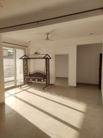 Room in 3.5 BHK Apartment at Mirai Residence, Niralanagar – for Rent