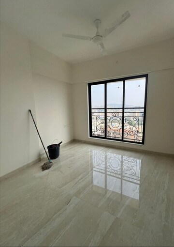 Room in 1.5 BHK Apartment at Chandiwala Pearl Heaven, Andheri East – for Rent