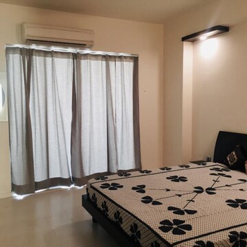 Bedroom in 4 BHK Apartment at Parsvnath Exotica, Sector 53 – for Rent