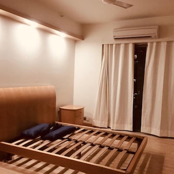 Bedroom in 4 BHK Apartment at Parsvnath Exotica, Sector 53 – for Rent