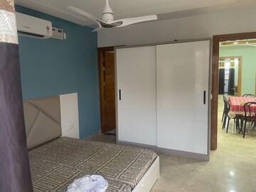 Bedroom in 3 BHK Builder Floor at Sector 33 – for Rent