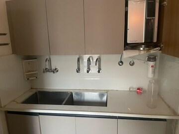 Kitchen in 3 BHK Builder Floor at Sector 33 – for Rent