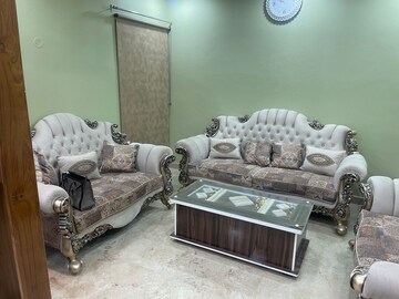 Living Room in 3 BHK Builder Floor at Sector 33 – for Rent