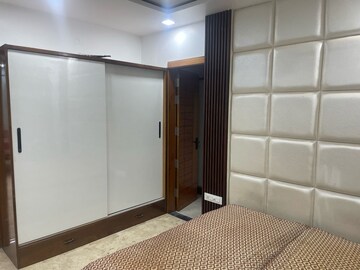 Room in 3 BHK Builder Floor at Sector 33 – for Rent