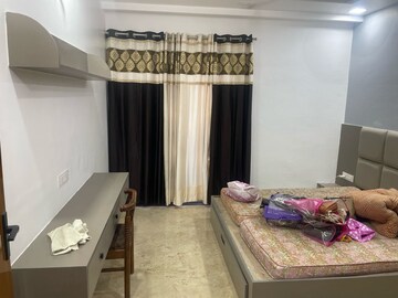 Bedroom in 3 BHK Builder Floor at Sector 33 – for Rent