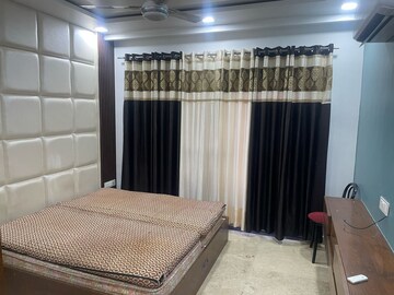 Bedroom in 3 BHK Builder Floor at Sector 33 – for Rent