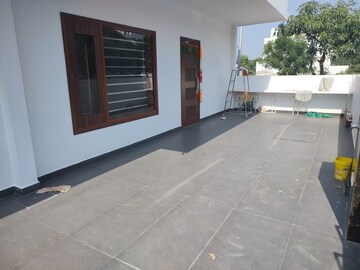 Room in 3 BHK Builder Floor at Global Space Township – for Rent