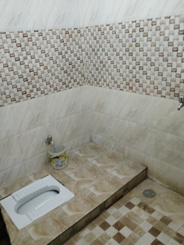 Bathroom in 3 BHK Apartment at Jankipuram – for Rent