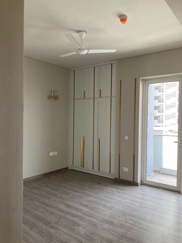 Room in 3 BHK Apartment at Emaar Digi Homes, Sector 62 – for Rent