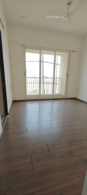 Room in 4 BHK Apartment at Lodha Aristo, Majiwada – for Sale