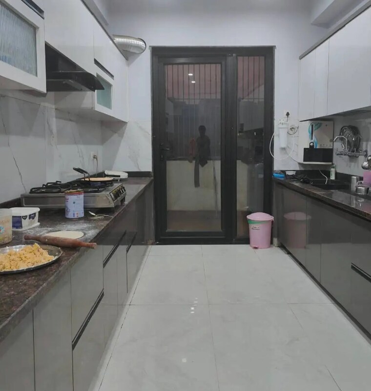 Kitchen, vvip-iconic-towers 2.5 Bedroom 1230 Sq.Ft. Apartment In Gaur City 1 Greater Noida 8418762