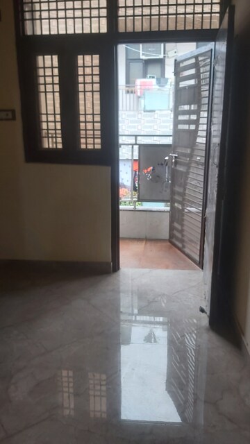 Master Bedroom in 2.5 BHK Builder Floor at Mayur Vihar – for Rent