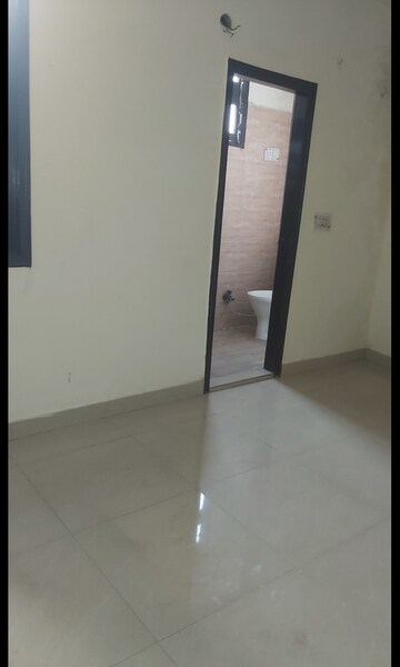 Room in 1 RK Builder Floor at Mayur Vihar – for Rent