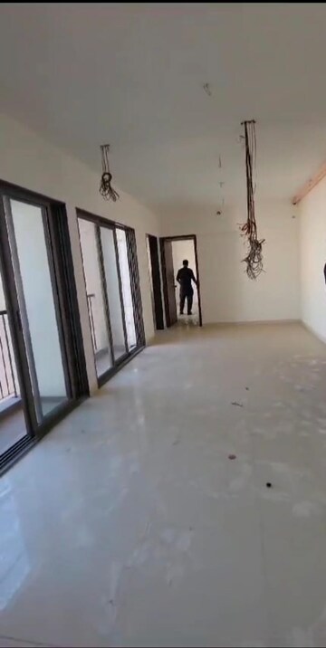 Room in 2.5 BHK Apartment at Runwal Eirene, Balkum Pada – for Sale