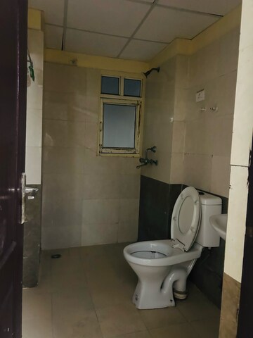 Attached Bathroom in 3.5 BHK Apartment at Gardenia Golf City, Noida Central – for Rent