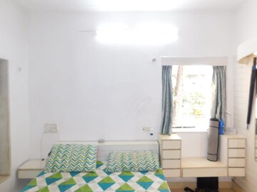 Bedroom in 2 BHK Apartment at Andheri West – for Rent