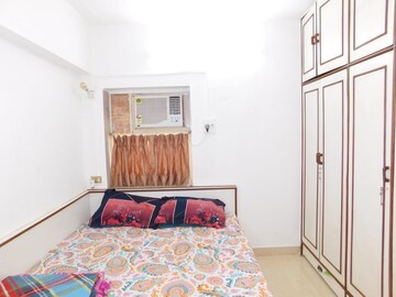 Bedroom in 2 BHK Apartment at Andheri West – for Rent