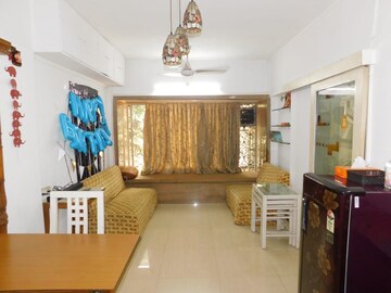 Living Room in 2 BHK Apartment at Andheri West – for Rent