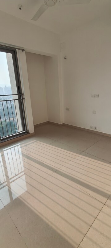 2 BHK Apartment For Rent in Kalpataru The Sunrise, Kolshet Road
