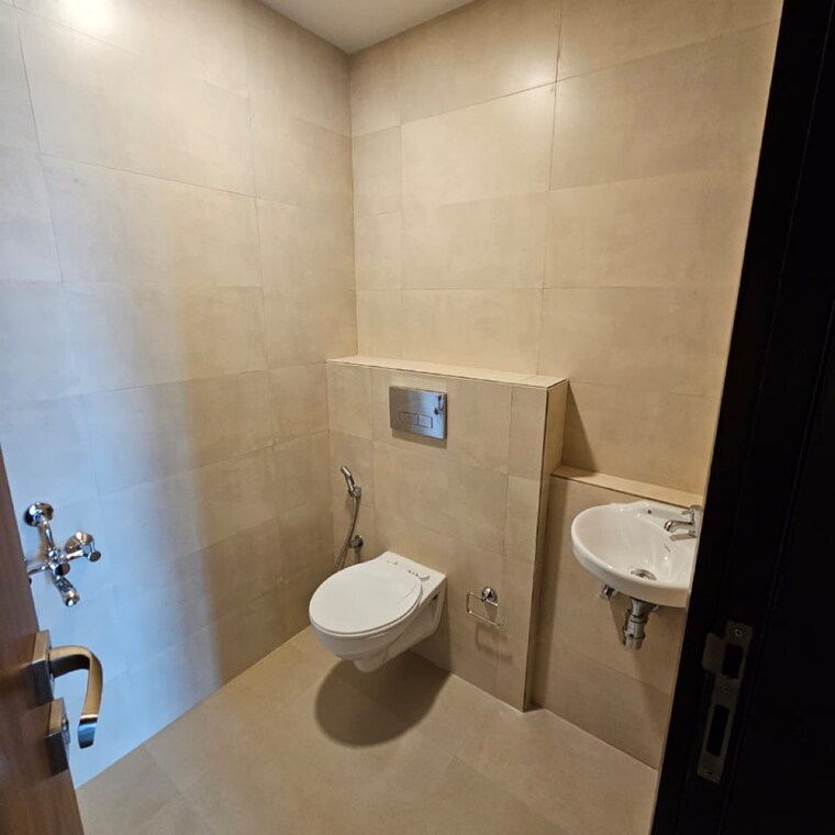 Bathroom, piramal-mahalaxmi-north-tower 2 Bedroom 762 Sq.Ft. Apartment In Arthur rd Mumbai 8418885