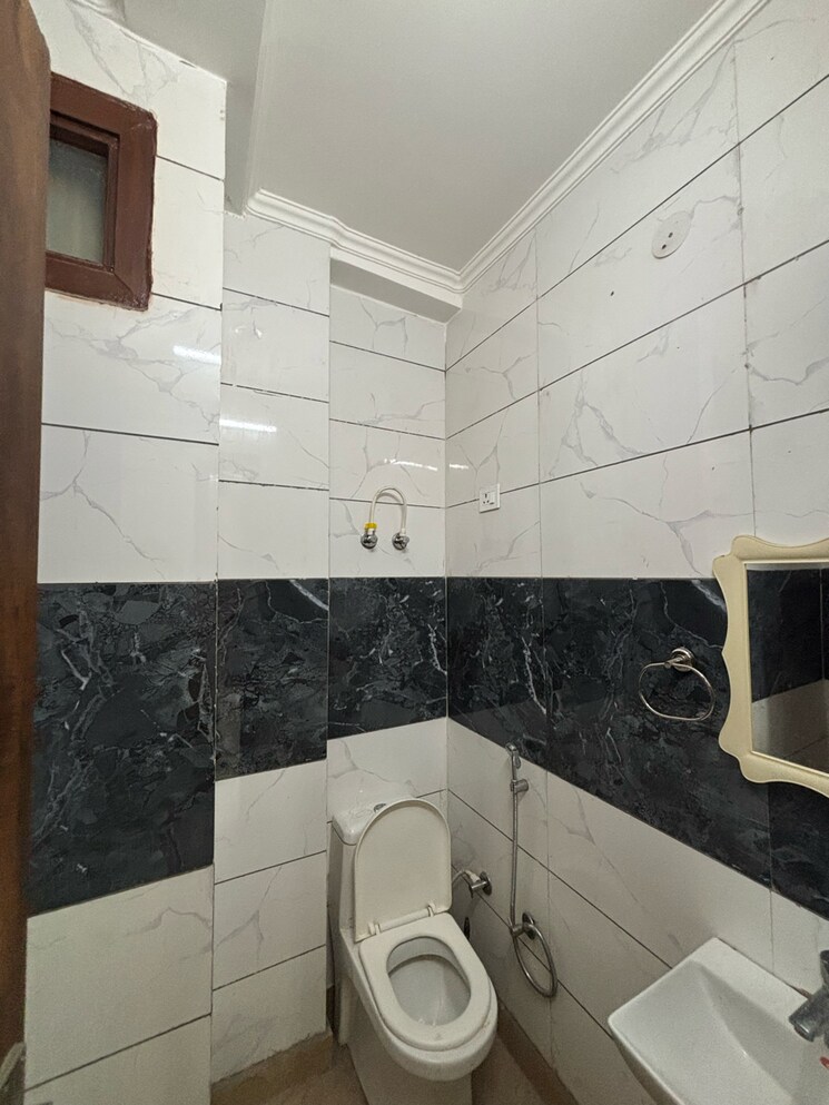 Bathroom, dwarka mor 3 Bedroom 950 Sq.Ft. Builder Floor In Dwarka Mor Delhi 8418889