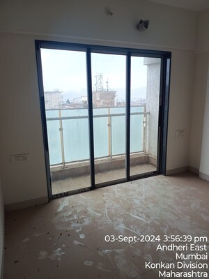 Room in 2 BHK Apartment at Hubtown Hillcrest JVLR, Andheri East – for Sale