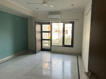 Room in 3 BHK Builder Floor at Ardee City, Sector 52 – for Rent