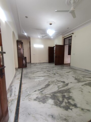 Room in 3 BHK Builder Floor at Ardee City, Sector 52 – for Rent