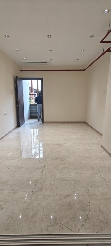 Room in 3 BHK Apartment at Sunbeam Heights, Andheri West – for Sale
