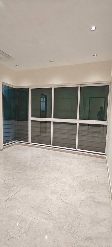 Room in 3 BHK Apartment at Sunbeam Heights, Andheri West – for Sale