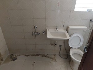 Bathroom in 2 BHK Apartment at Tanvi Eminence Phase II, Mira Road – for Sale