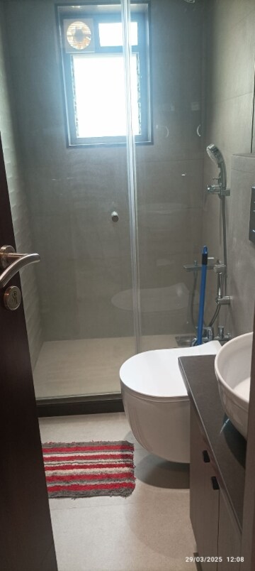 Master Bedroom in 3.5 BHK Apartment at Sagar Tarang Worli, Worli – for Rent