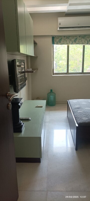 Master Bedroom in 3.5 BHK Apartment at Sagar Tarang Worli, Worli – for Rent