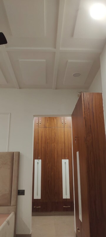 Furnished Amenities in 3.5 BHK Builder Floor at Uttam Nagar West – for Rent