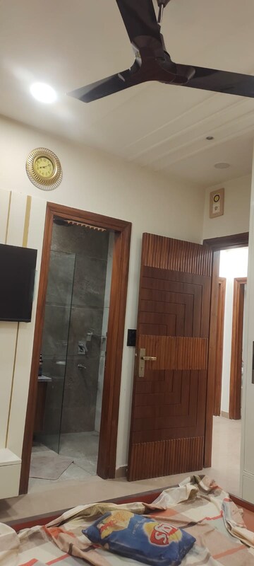 Furnished Amenities in 3.5 BHK Builder Floor at Uttam Nagar West – for Rent