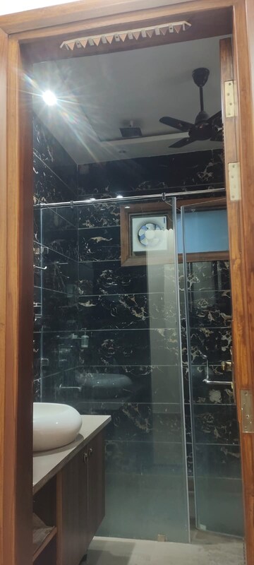 Furnished Amenities in 3.5 BHK Builder Floor at Uttam Nagar West – for Rent