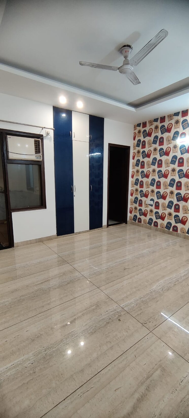 Room, sector 12a 3 Bedroom 200 Sq.Yd. Builder Floor In Sector 12a Gurgaon 8419135