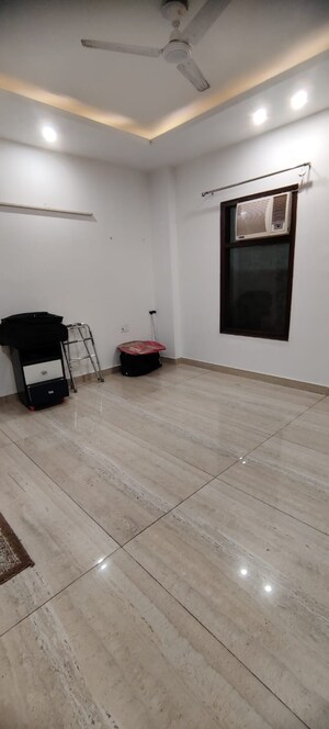 Parking in 3 BHK Builder Floor at Sector 12a – for Sale