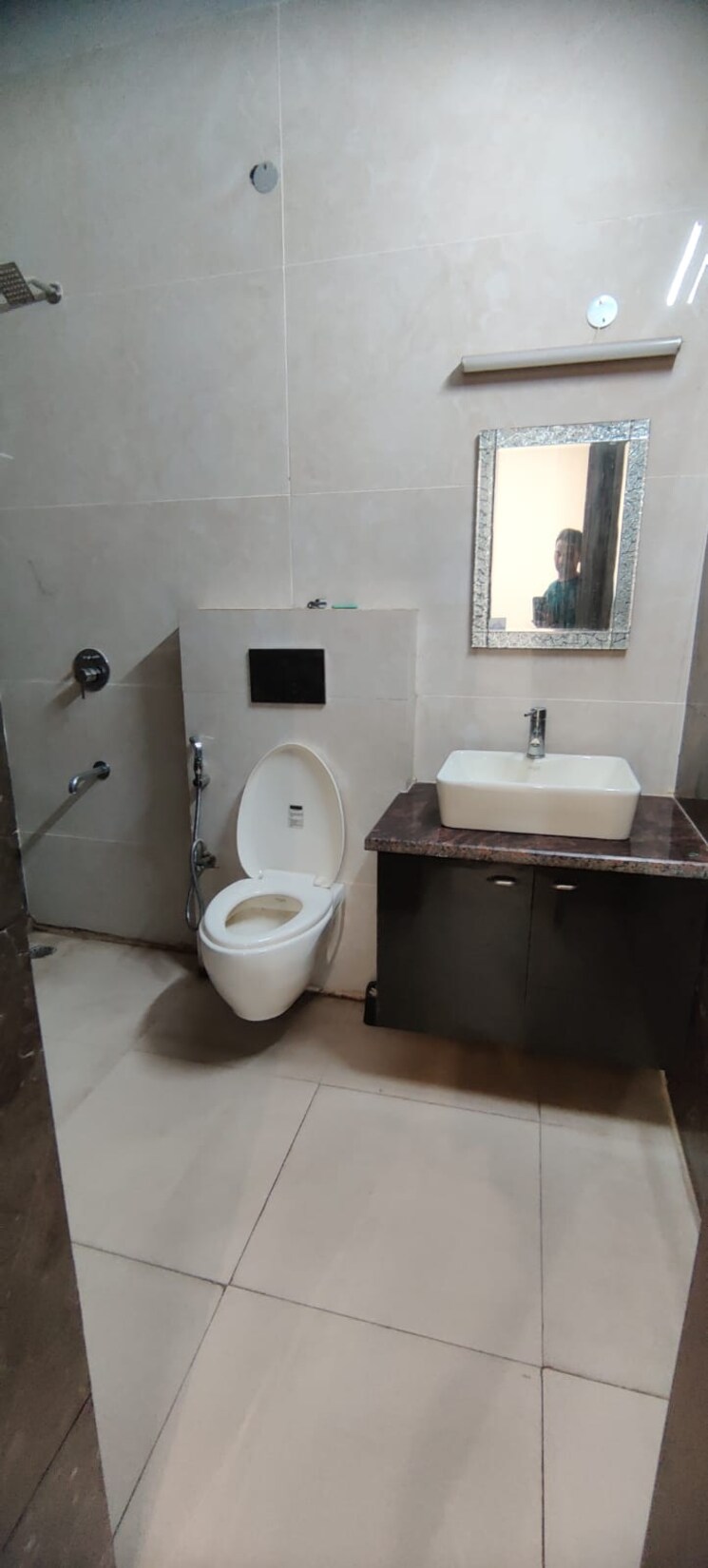 Bathroom, sector 12a 3 Bedroom 200 Sq.Yd. Builder Floor In Sector 12a Gurgaon 8419135