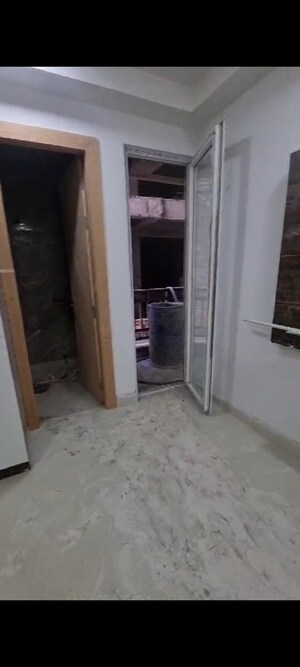 Building Lobby in 2 BHK Builder Floor at Sector 44 – for Sale