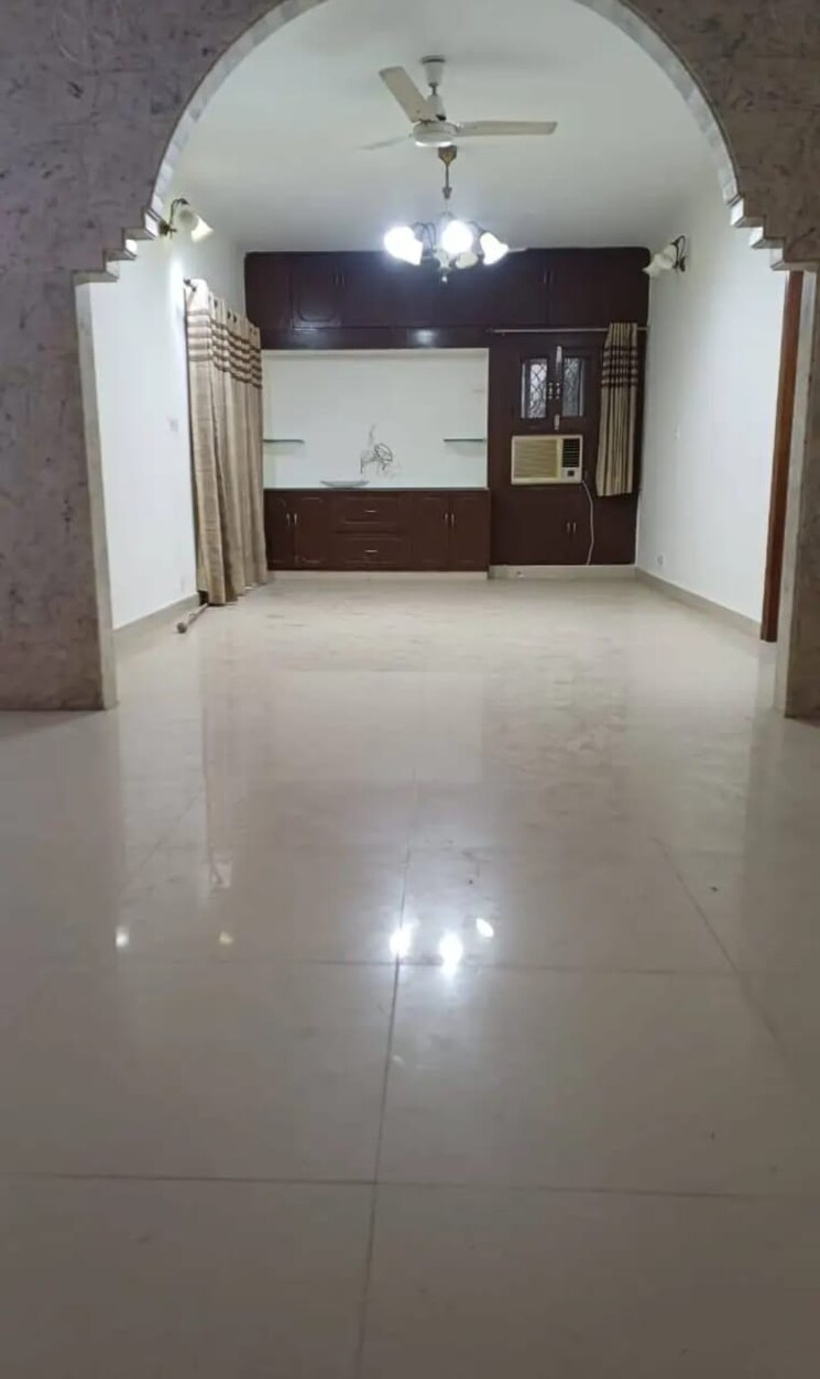 Room, deep vihar 5 Bedroom 150 Sq.Mt. Builder Floor In Deep Vihar Delhi 8419155