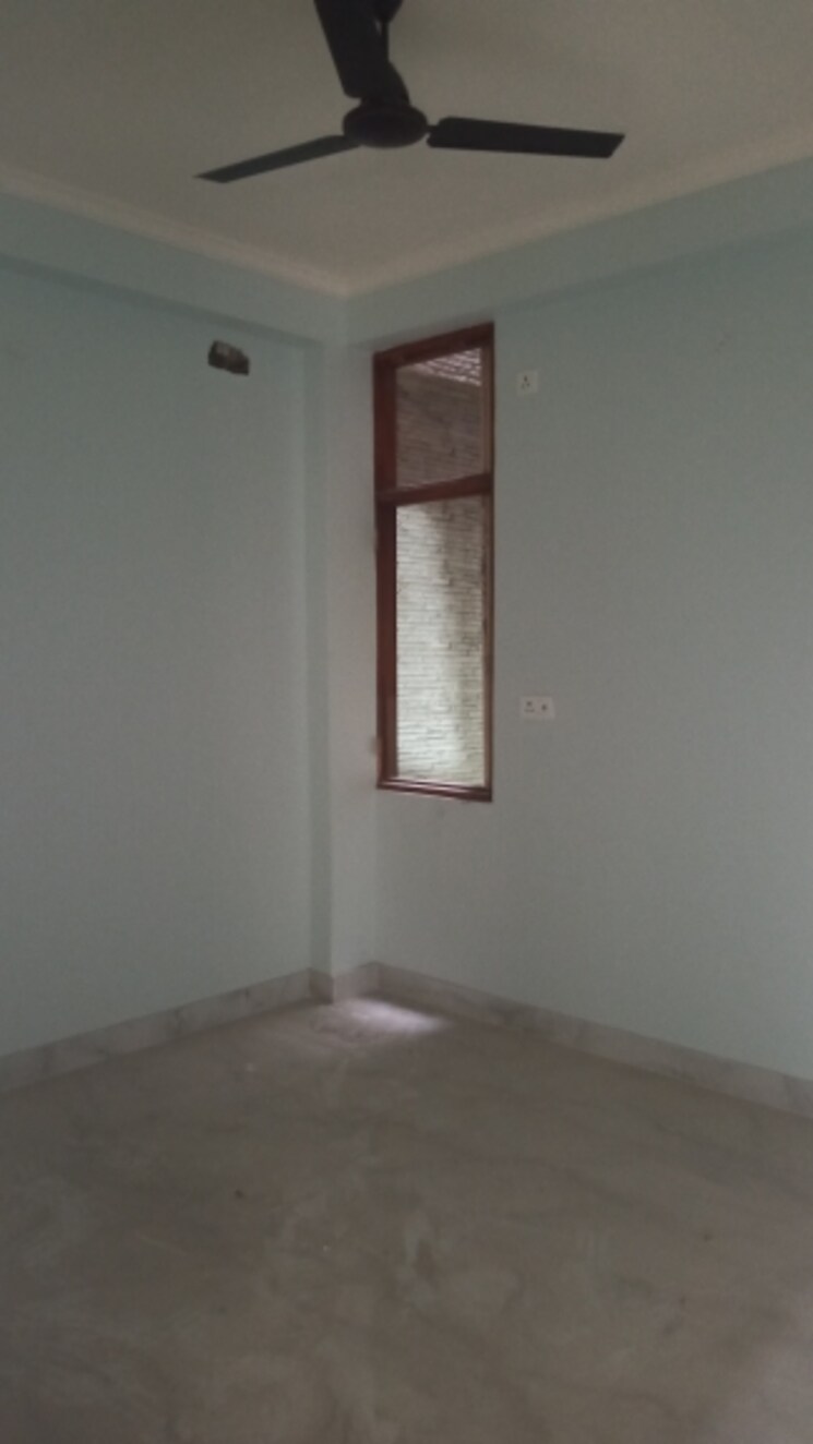 Room, sector 8 dwarka 2 Bedroom 80 Sq.Yd. Builder Floor In Sector 8 Dwarka Delhi 8419194