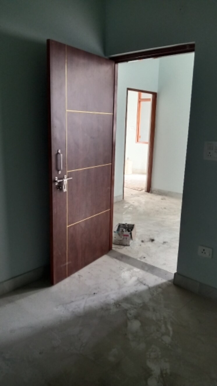 Room, sector 8 dwarka 2 Bedroom 80 Sq.Yd. Builder Floor In Sector 8 Dwarka Delhi 8419194