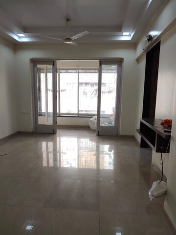 Room in 1 BHK Apartment at Manali Building, Malad West – for Rent