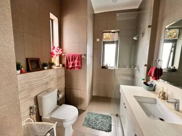 Bathroom in 4 BHK Apartment at Ireo Victory Valley, Sector 67 – for Rent