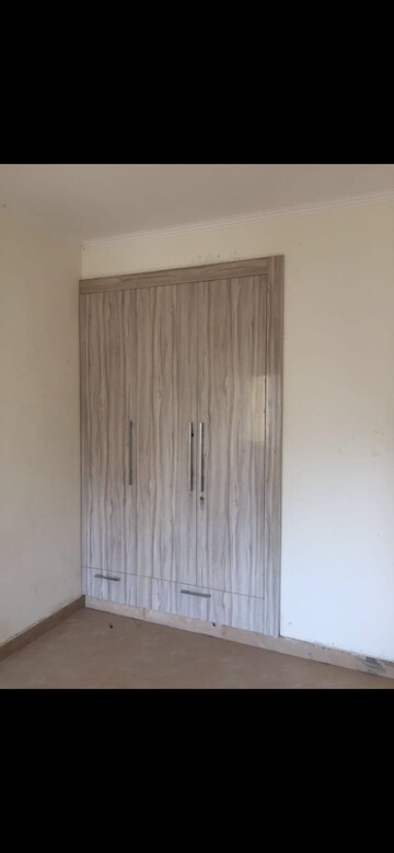 Room in 3 BHK Apartment at Gardenia Gateway, Sector 75 – for Rent
