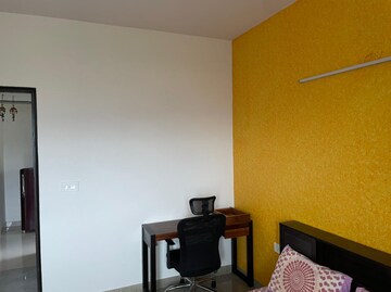 Furnished Amenities in 2 BHK Apartment at Lodha Luxuria Priva, Majiwada – for Rent